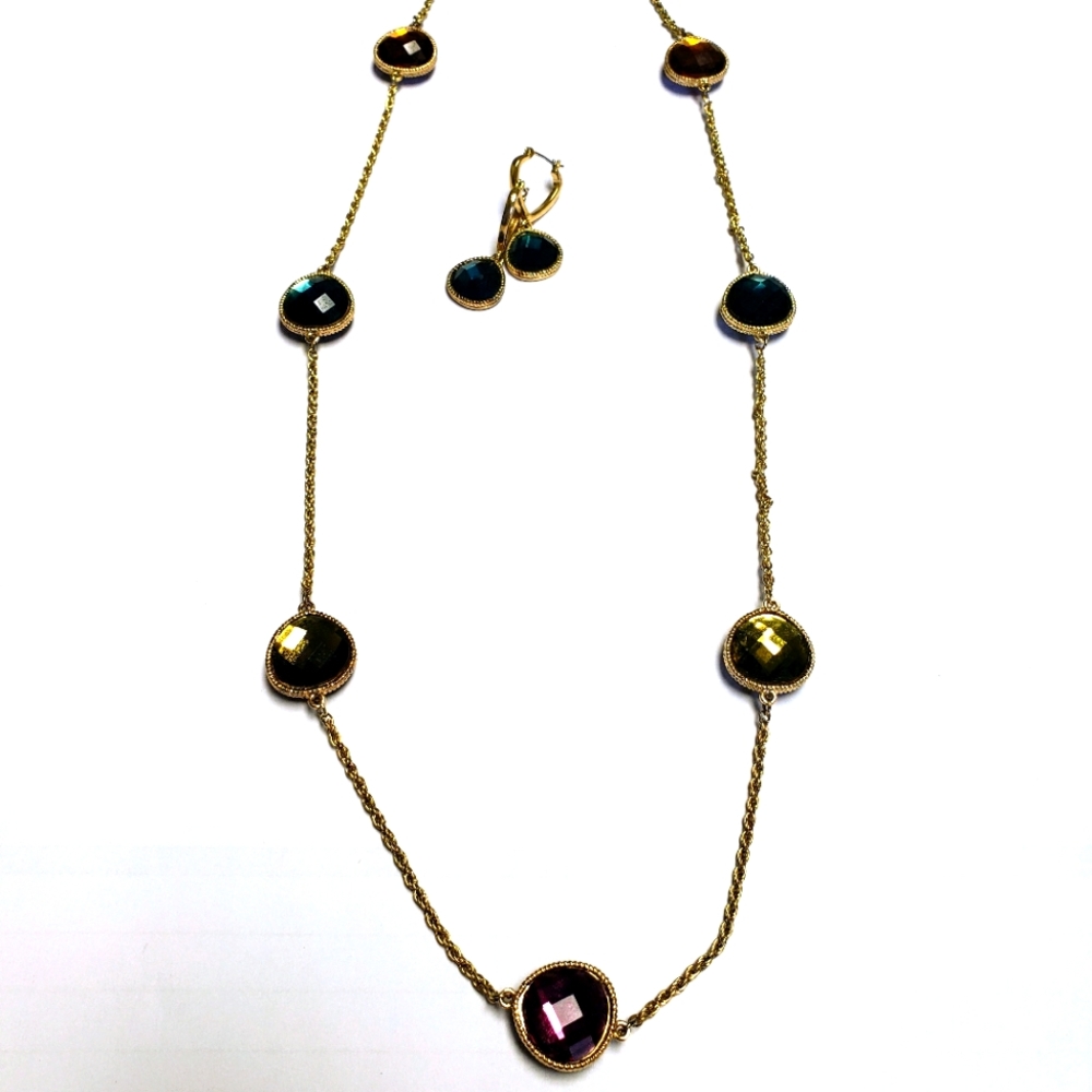 Avon necklace and matching pierced earrings